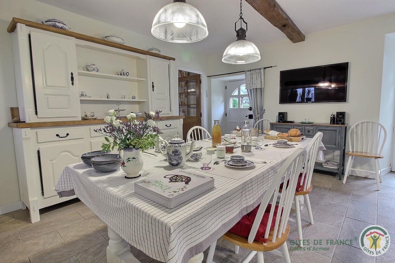 Le Parfum Des Fleurs Bed & Breakfast Plussulien Exterior photo