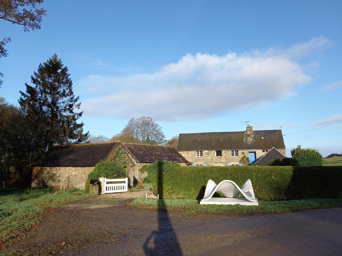 Le Parfum Des Fleurs Bed & Breakfast Plussulien Exterior photo